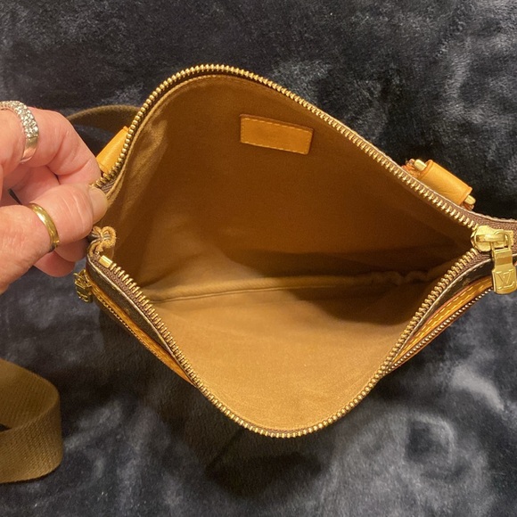 🩷 LOUIS VUITTON BOSPHORE MONOGRAM CROSSBODY 🩷 - Picture 2 of 16